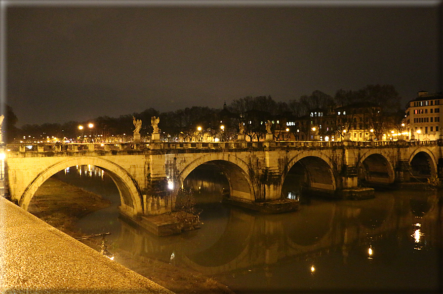 foto Roma di Notte